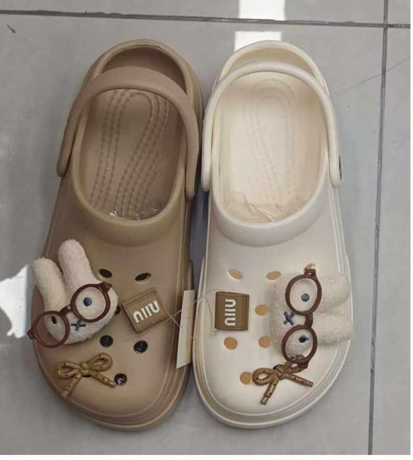 Sabots Cartoon Décorés — Style Crocs